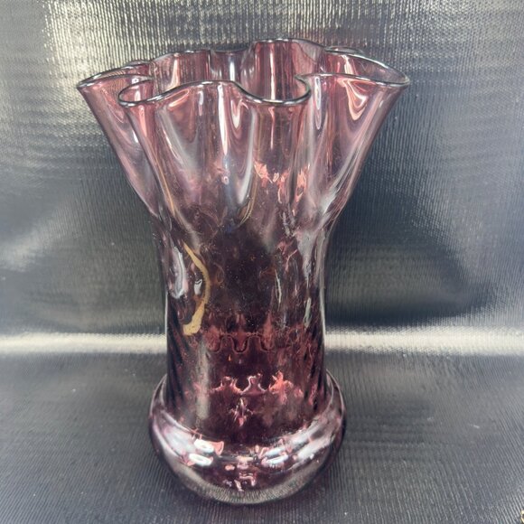 Mid Century Amythest Purple Glass Wavy Vase Fluted Wavy Swung Top Optic Vase VTG - Picture 9 of 11